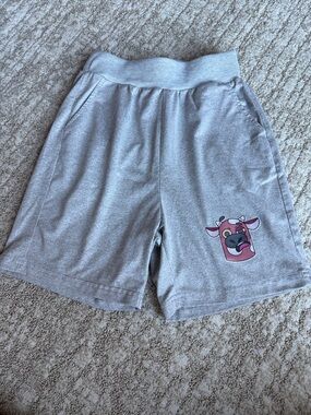 Kids' Light Gray Graphic Shorts with Pink Cow Detail